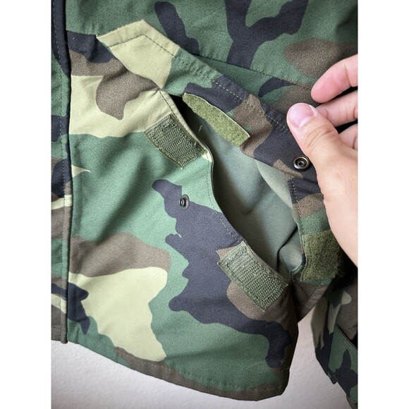 US Military Gore-Tex Woodland Camo Cold Weather Hooded Parka Jacket Small/Reg - Picture 3 of 13